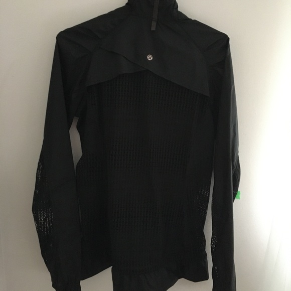 PERFECT CONDITION BLACK LULULEMON WINDBREAKER - Picture 1 of 2